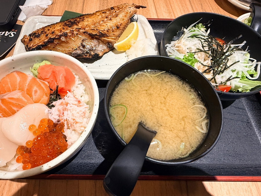 Japanese Ikazaya Niningashi Akauo Set